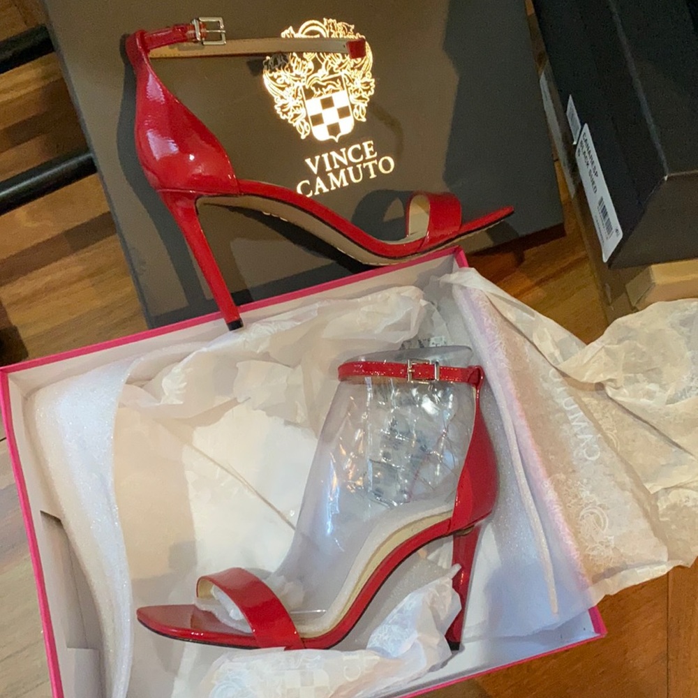 New in box Vince Camino red heels